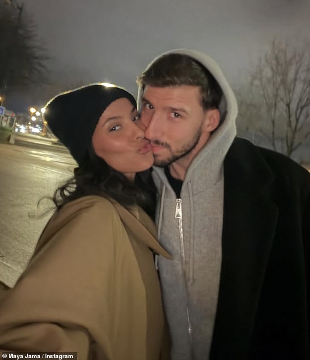 احتفلت مقدمة برنامج Love Island بعيد الميلاد الثاني لها ولصديقها روبن دياس مع سلسلة من اللقطات المحببة