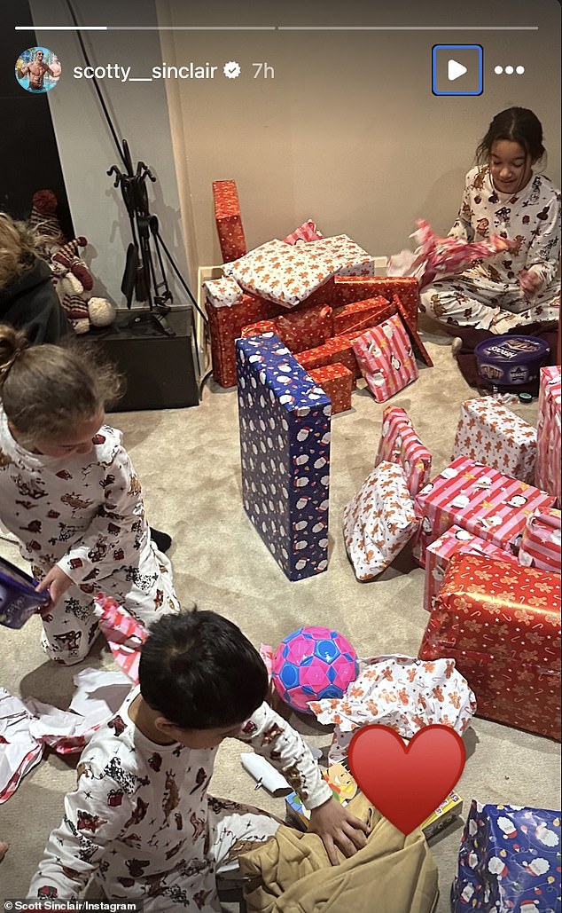 وقام لاحقًا بمشاركة لقطة حميمة في كتابه 