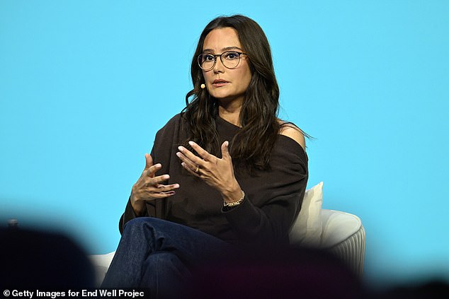 تعمقت هيمينج في التفاصيل حول ما تواجهه أثناء رعايتها لزوجها المريض في مقال نشرته على موقعها على الإنترنت بعنوان 