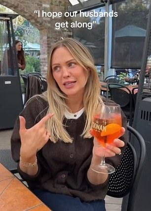 يُظهر مقطع فيديو آخر، تم تحميله على TikTok لـ Tess في يونيو، مشاركة زوجها Ben وLachie وJules في اتجاه TikTok. يظهر الفيديو الرباعي وهو يؤدي مسرحية هزلية بعنوان 