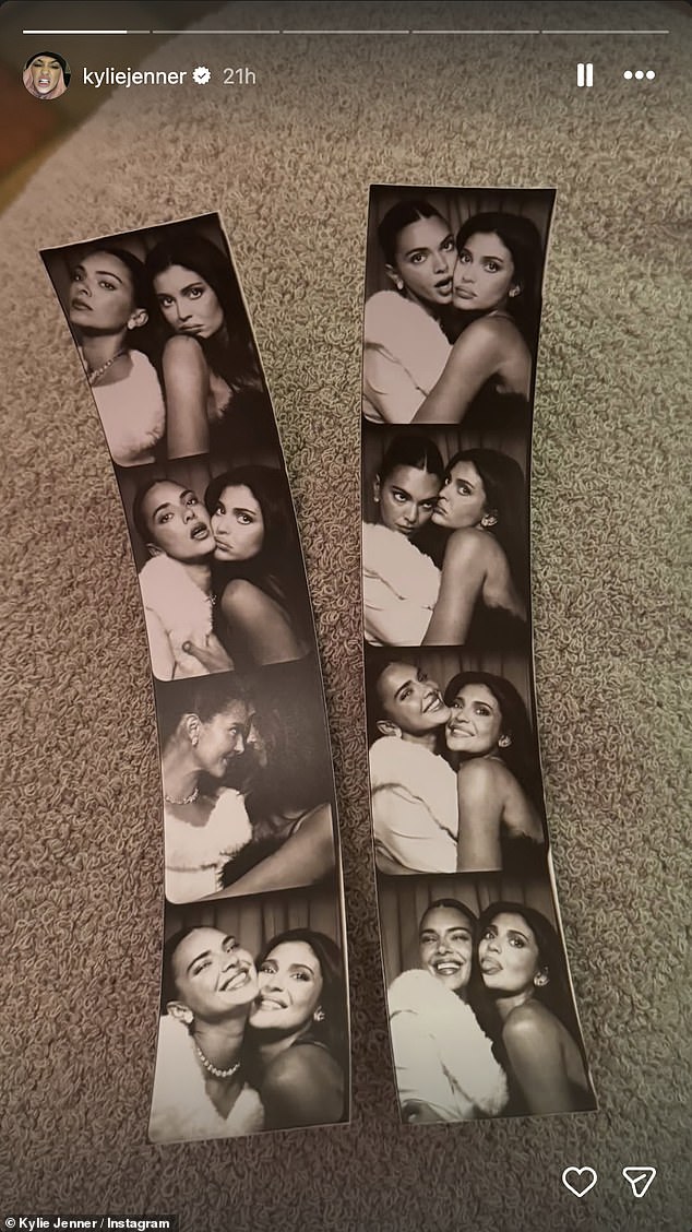 وانضمت أيضًا إلى شقيقتها الصغرى كايلي في كشك الصور كما رأينا في قصة إنستغرام الخاصة بقطب الماكياج البالغ من العمر 28 عامًا. شاركت كايلي شريطين بثمانية أوضاع، شمل الكثير منها الثنائي وهم يعانقون ويضحكون