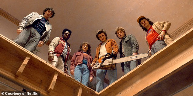 أوضح القائمون على المسلسل أن شخصياتهم التي تظهر على الشاشة انتهى بها الأمر بالانفصال أثناء المشهد الرومانسي 