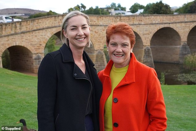 وقوبل المنشور بسيل من التعليقات من المتابعين. في الصورة: لي وبولين هانسون