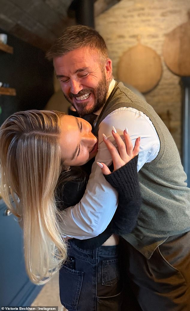 كان ديفيد شغوفًا بابنته هاربر، 14 عامًا، حيث تبادلا عناقًا جميلًا في لقطات من يوم عيد الميلاد