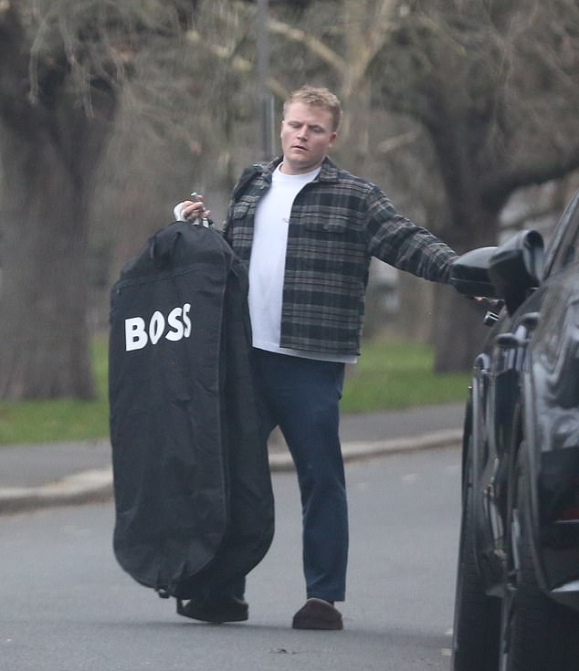 كما تم القبض على شقيقها التوأم جاك سكوت وهو يساعد في نقل الأشياء إلى السيارة