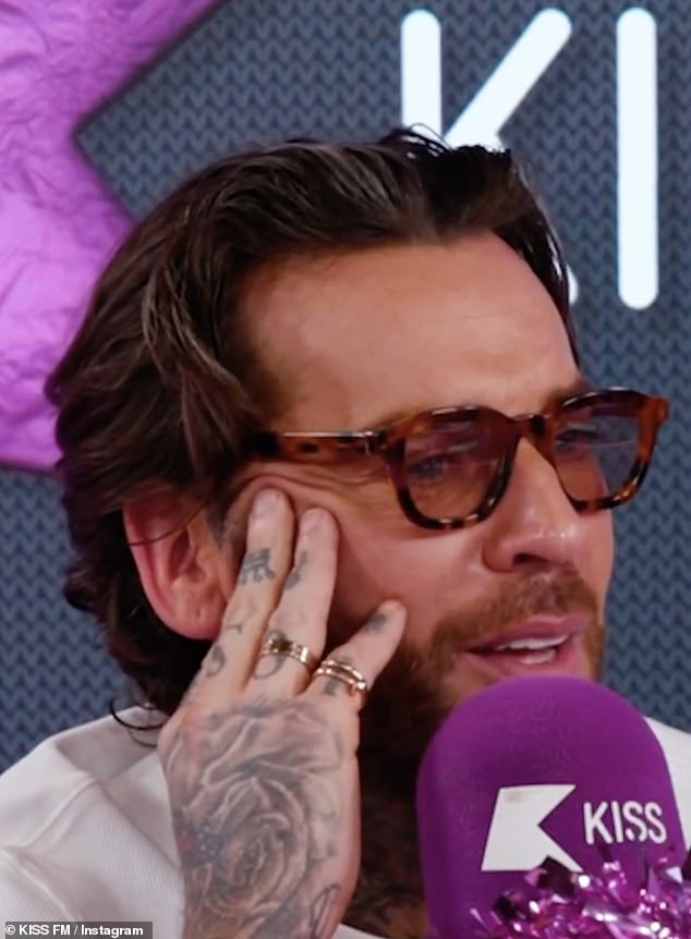 ورد بيت، 37 عامًا، بالقول إنه ربما يهدف إلى الاستقرار خلال الأشهر الـ 12 المقبلة، لكن أوليفيا رفضت تصديقه.