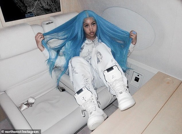 أطلقت West ملفها الشخصي على Instagram منذ أقل من أسبوع