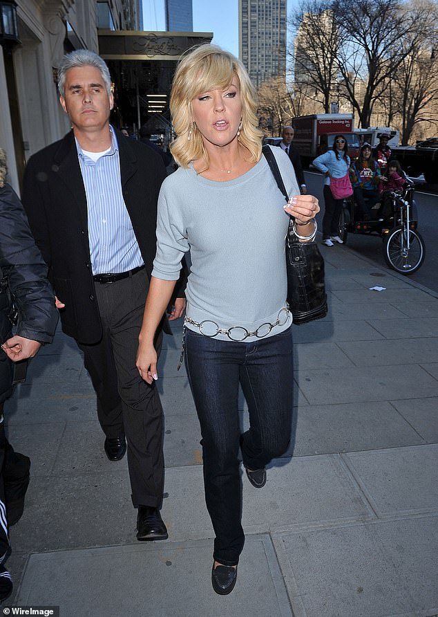 حدثت إصابة في ساق جوسلين بعد اصطدام أحد كلابها بها أثناء لعبة الجلب مع حارسها الشخصي الذي تحول إلى صديقها ستيف نيلد؛ تم تصوير الزوجين في عام 2010 في مدينة نيويورك