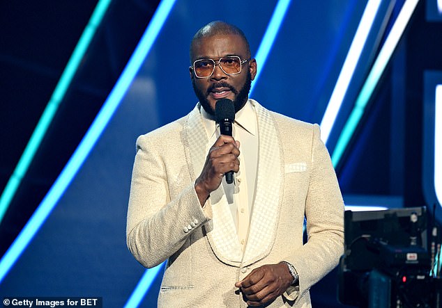 ولكن في ضوء النصوص التي ظهرت، أكد محامي بيري، أليكس سبيرو، لصحيفة ديلي ميل أن المطالبة 