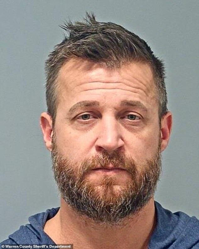 توني ماكوليستر، الذي ظهر في سلسلة A&E قصيرة العمر 