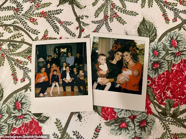 في صورتين بولارويد جميلتين، التقطت صوفي وشقيقتها جورجيا مع أطفالهما بينما تم التقاط لقطة جماعية كبيرة أيضًا