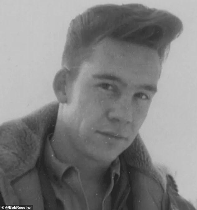 تظهر الصور من أيام روس في القوات الجوية بشعر أقصر وأملس