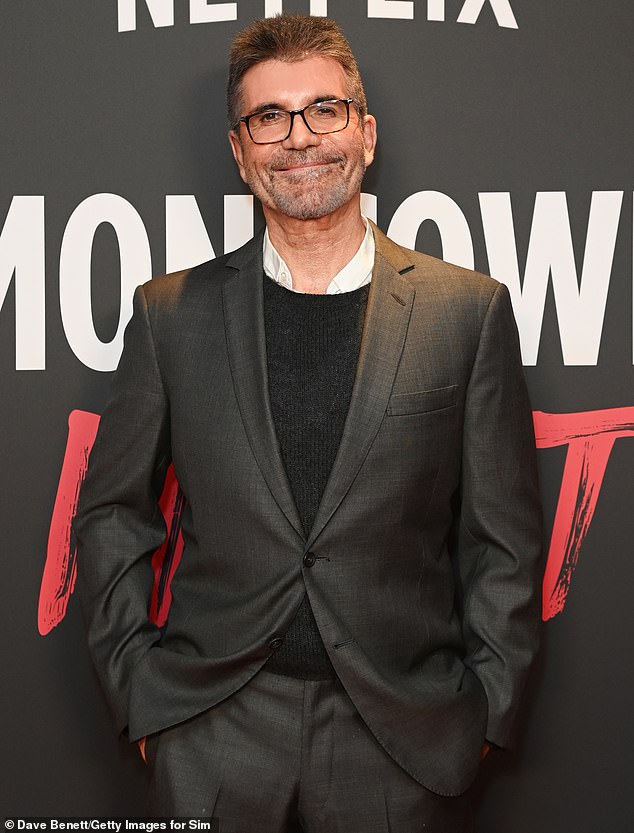 أرسل مسؤول الدعاية الخاص بسيمون كويل إلى كاتي سلسلة من رسائل البريد الإلكتروني الغاضبة بعد أن كتبت قصة عنه