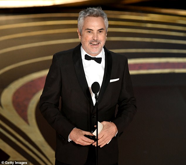 وبعد أن أطلقت ممثلة الرجل الحديدي ضحكة، تابع قائلاً: 