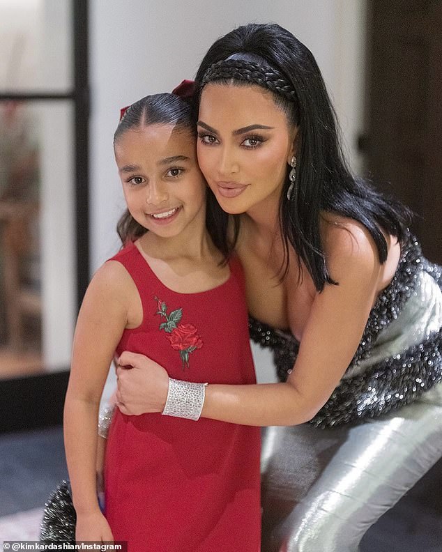 وفي مرحلة ما، التقت النجمة أيضًا بضيوف آخرين وأفراد الأسرة، مثل ابنة أختها دريم