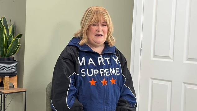 ولكن من غير المرجح أن يكون أي منها مميزًا أو مفاجئًا، مثل صديقته الجديدة غير المتوقعة سوزان بويل، التي شاركت مقطع فيديو وهي تغني المرشح لجائزة الأوسكار مرتين