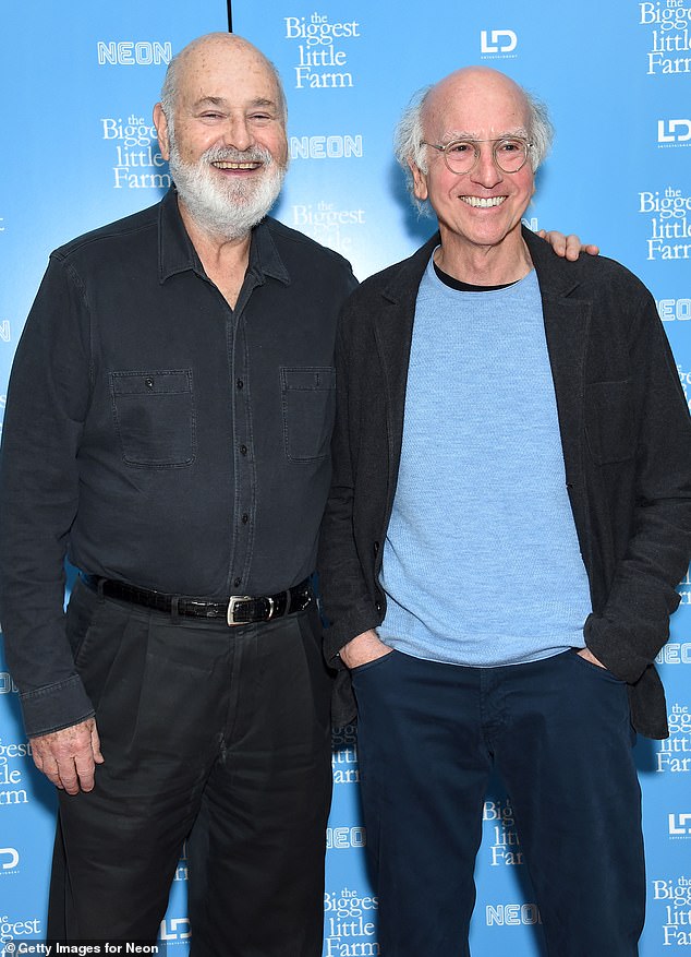 كان لم الشمل أول ظهور علني لديفيد منذ وفاة أصدقائه المقربين روب راينر وميشيل راينر، اللذين قُتلا في وقت سابق من هذا الشهر. شوهدت في عام 2019