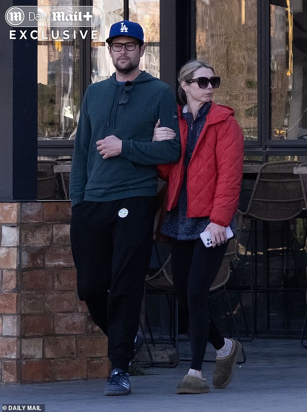 تصور جيك وجيلفيلان وهما يغادران وجبة الإفطار صباح يوم الأحد