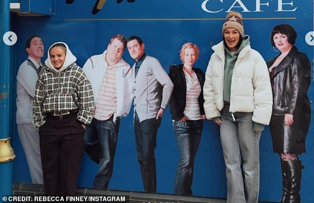 أصبحت مالكة عيادة التجميل، 32 عامًا، رسمية على إنستغرام مع لاعبة كرة القدم في ليفربول ليلي وودهام، 25 عامًا، في وقت سابق من هذا الشهر مع عدد كبير من المنشورات المحببة بعد انفصالها عن TV Groom Bailey Smith.