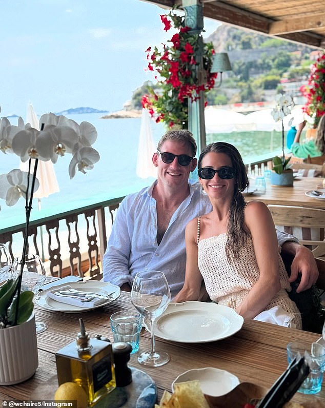 تم تصوير طيور الحب في رحلة إلى فرنسا في وقت سابق من هذا العام