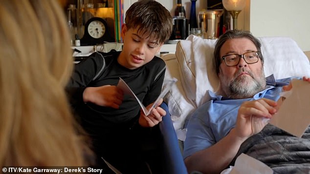 توفي زوج المذيعة التلفزيونية، وهو عضو في جماعة الضغط السياسي، ديريك، في يناير 2024 عن عمر يناهز 56 عامًا بعد أربع سنوات من الصراعات الصحية كواحد من مرضى كوفيد الأطول معاناة في المملكة المتحدة.