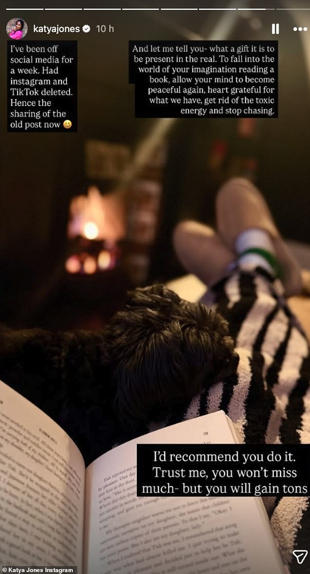 بعد أن أبعدت كاتيا نفسها عن إنستغرام خلال فترة الأعياد، عادت بعد ذلك إلى إنستغرام لتكشف أنها أمضت الأسبوع في المنزل بعد حذف وسائل التواصل الاجتماعي 