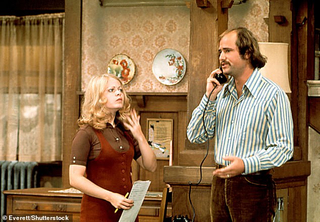 لعب ستروثرز دور زوجته التي تظهر على الشاشة غلوريا ستيفيتش في العرض الذي استمر لمدة تسعة مواسم قبل أن ينتهي في عام 1979.