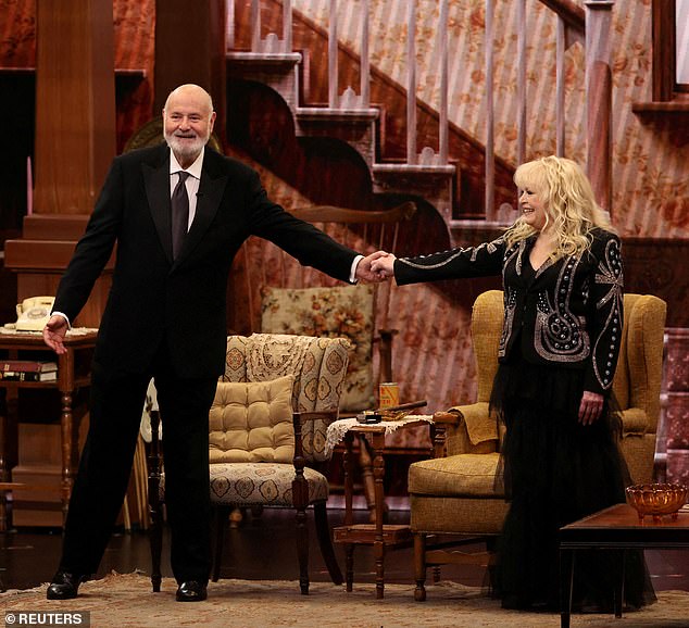 ظهر Struthers وReiner معًا آخر مرة في Emmysin في يناير 2024 لتكريم عرض All in the Family نورمان لير