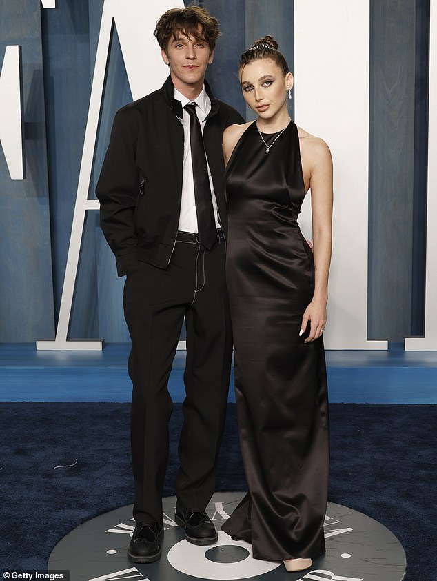 مرة أخرى في أكتوبر 2023، تم الكشف عن انفصال المغني وتشامبرلين رسميًا بعد ما يزيد قليلاً عن ثلاث سنوات معًا؛ شوهد الزوجان السابقان في عام 2022 في بيفرلي هيلز