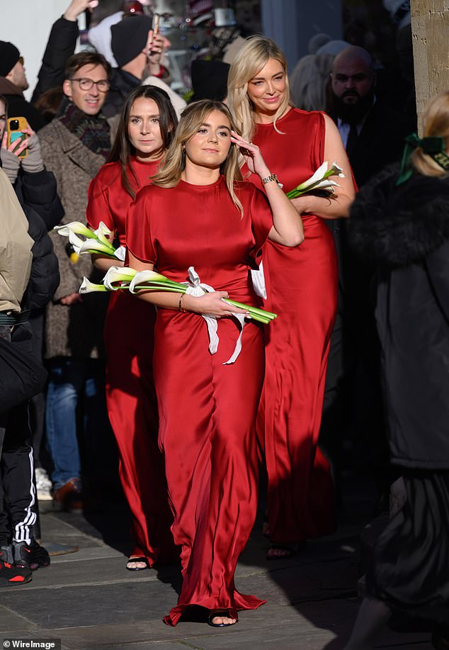 كانت بيثاني، أخت آدم الكبرى، هي العضو الوحيد في عائلته الذي نجا من الخلاف المرير عندما حضرت حفل زفافه كواحدة من وصيفات الشرف إلى جانب أخوات هولي تيلي وميغان.