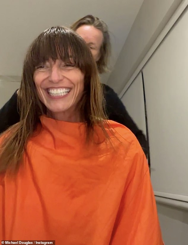 ومع ذلك، على الرغم من الصعوبات التي واجهوها، كشفت دافينا أن نهاية العام كانت جيدة، في إشارة إلى حفل الزفاف السري للزوجين.