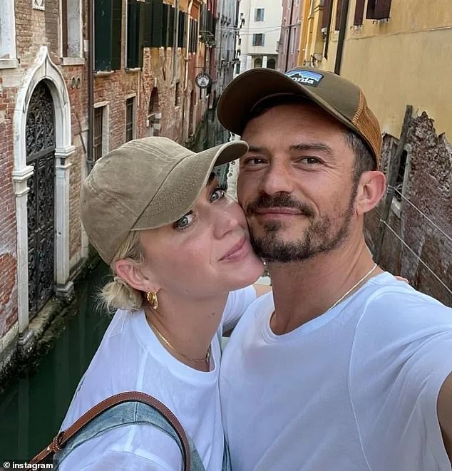 صرح ممثلو بيري وبلوم سابقًا لموقع DailyMail.com في وقت انفصالهما، أن 