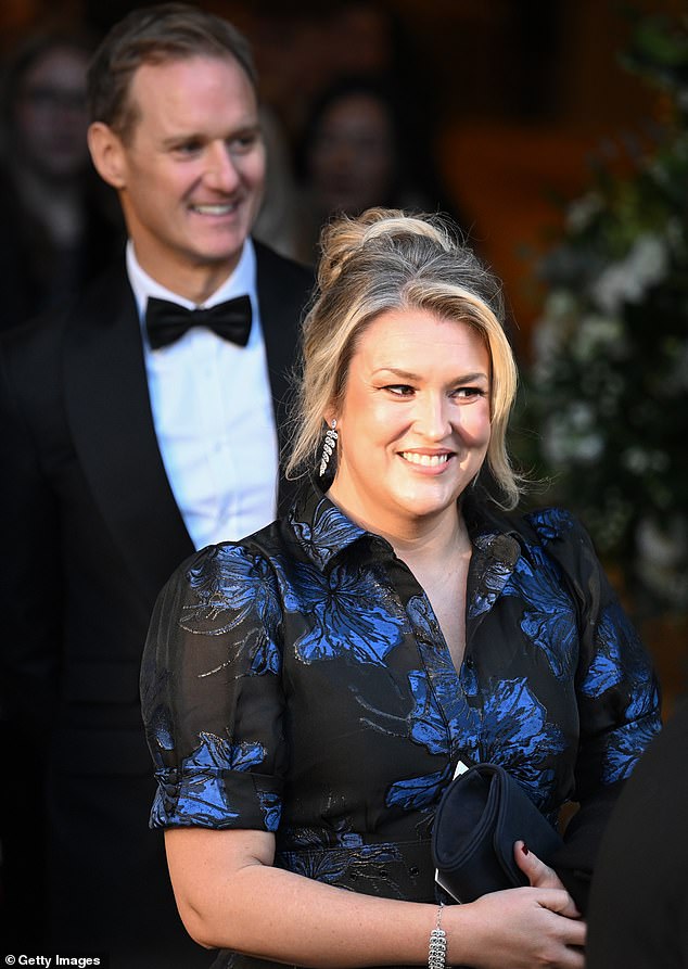 في حين أن كاتيا لم تكن ضمن قائمة الضيوف، إلا أن زميليها المنافسين الصارمين دان ووكر وسارة ديفيز (في الصورة) كانوا حاضرين