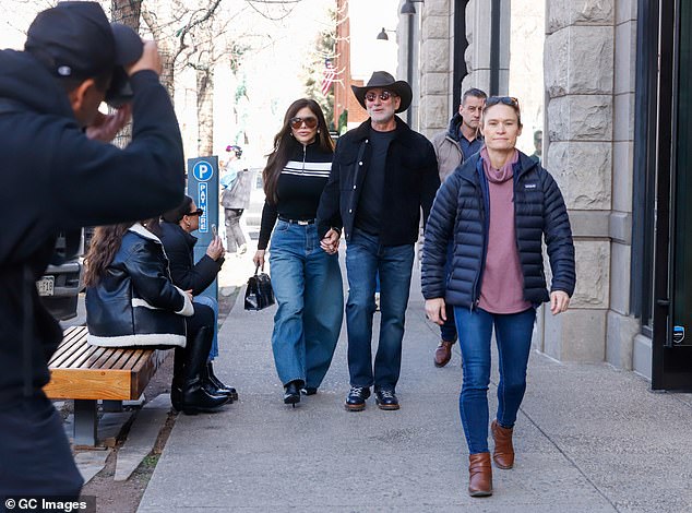 كما كان لورين سانشيز وجيف بيزوس يقضيان إجازتهما في نفس الموقع