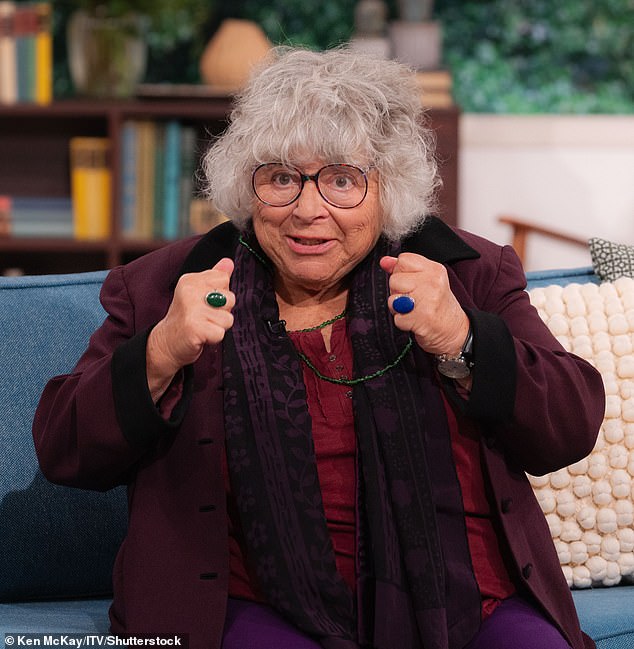 بالعودة إلى عام 2021، كان مقدما برنامج 