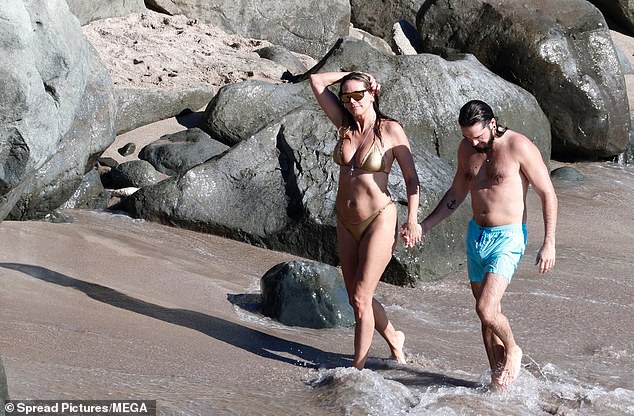 كان يُطلق على شاطئ شل في الأصل اسم 