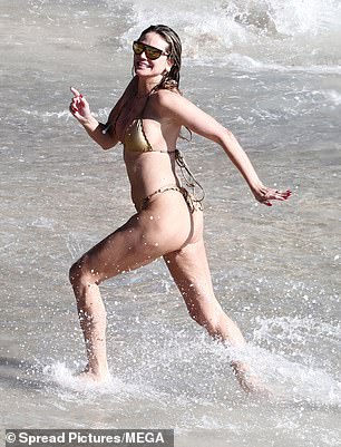 قامت بالتأمين على ساقيها بمبلغ 2.2 مليون دولار في عام 2017