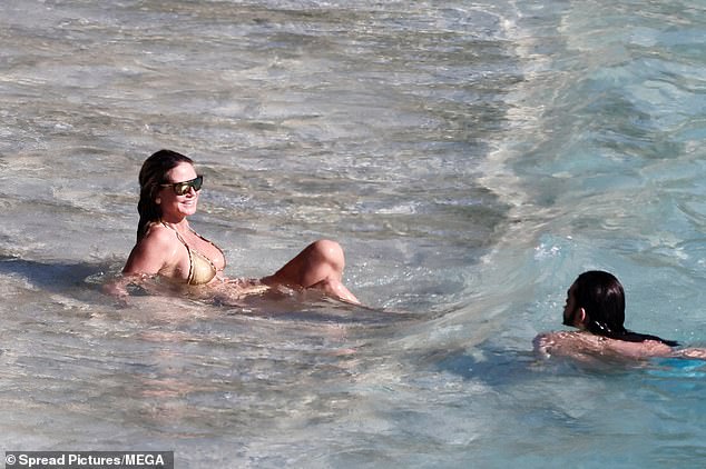 تحدث الزوجان منذ سبع سنوات مع بعضهما البعض أثناء الخوض في البحر الكاريبي