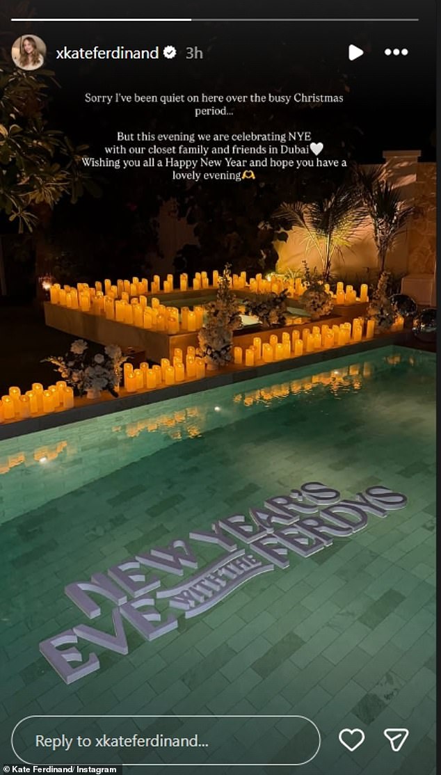 تقضي كيت وريو فرديناند رأس السنة في دبي بعد انتقالهما إلى الإمارات العربية المتحدة. لم تدخر نجمة TOWIE السابقة، البالغة من العمر 34 عامًا، أي نفقات حيث قامت بتغطية حوض السباحة الخاص بها بالشموع
