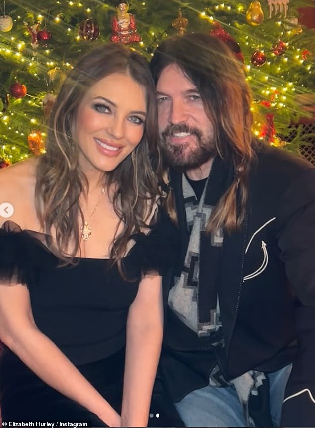 أعلنت شب أوستن باورز كيت ونجم موسيقى الريف عن علاقتهما الرومانسية في أبريل، وقد زادت علاقتهما من قوة إلى قوة خلال الأشهر الأخيرة