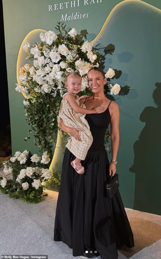 حجز الزوجان رحلة في اللحظة الأخيرة - بعد مرور عام على إحياء علاقتهما الرومانسية