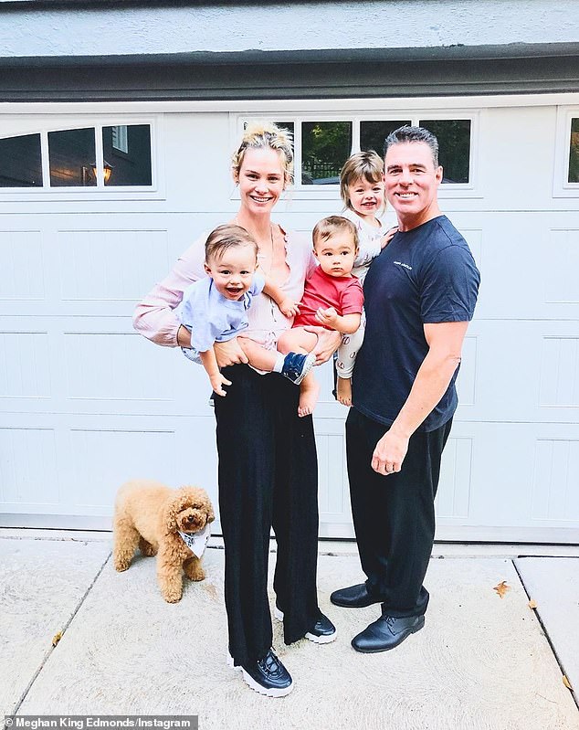 أنهى كينغ وإدموندز زواجهما الذي دام خمس سنوات في عام 2021 وسط علاقته المزعومة مع مربيتهما كارلي ويلسون (في الصورة عام 2019)