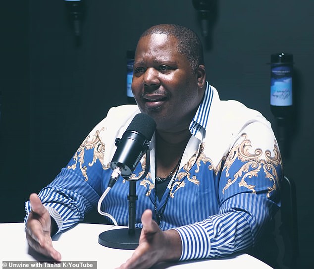 سلام، 55 عامًا، يرفع دعوى قضائية ضد جادا بينكيت سميث للحصول على تعويضات بقيمة 3 ملايين دولار لتسببها في اضطراب عاطفي، حسبما كشفت صحيفة ديلي ميل.