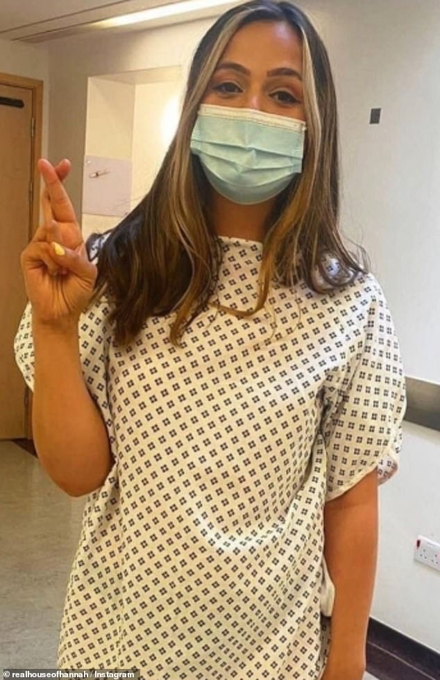 تركت نادية وهانا (في الصورة) 