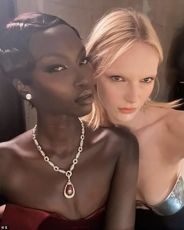 كانت كونساني (على اليمين) قد صنعت التاريخ بالفعل في وقت سابق من هذا العام كواحدة من أوائل العارضات المتحولات جنسياً اللاتي مشين في عرض أزياء فيكتوريا سيكريت.