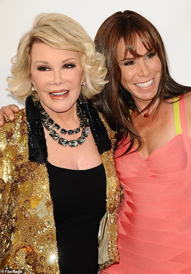 توفيت الممثلة الكوميدية بشكل غير متوقع في عام 2014 في مدينة نيويورك عن عمر يناهز 81 عامًا. وشوهدت مع جوان في عام 2009 في لوس أنجلوس