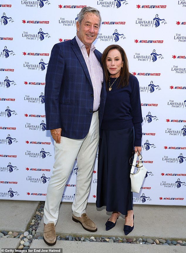 تزوجت النجمة التلفزيونية من ستيف ميتشل، المحامي، في مونتانا في مارس/آذار؛ شوهدا معًا في مايو في بيفرلي هيلز