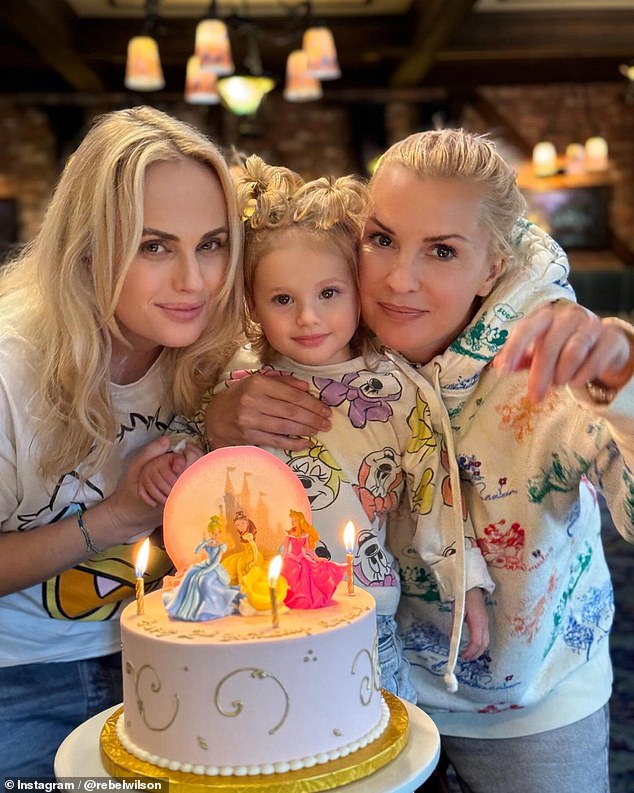 الثنائي لديهما بالفعل ابنتهما رويس ليليان إليزابيث ويلسون البالغة من العمر ثلاث سنوات، والتي رحبا بها عن طريق بديل في عام 2022.