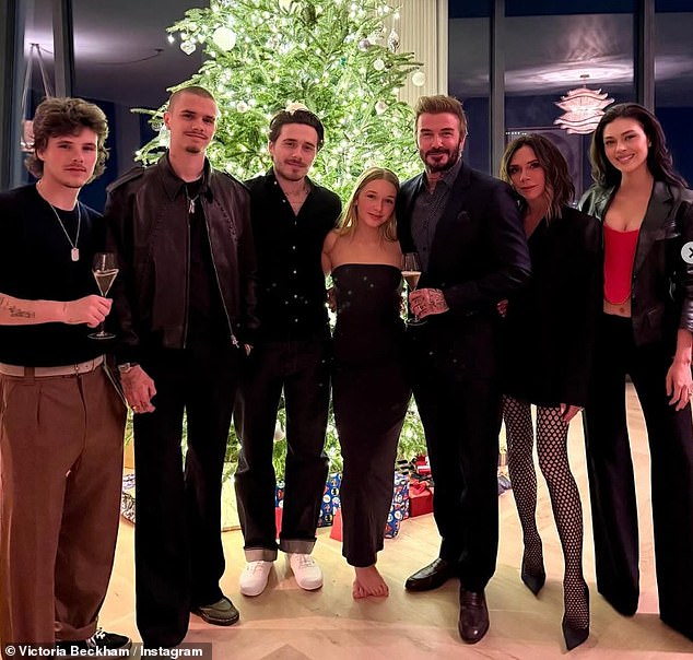 كشفت صحيفة ديلي ميل سابقًا كيف تجاهلت بروكلين محاولات عائلته للمصالحة في الفترة التي سبقت فترة الأعياد