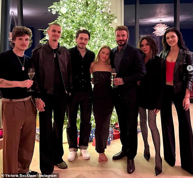 كشفت صحيفة ديلي ميل سابقًا كيف تجاهلت بروكلين محاولات عائلته للمصالحة في الفترة التي سبقت فترة الأعياد